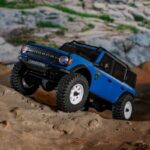 1-30 SCX30 Ford Bronco 4X4 RTR Brushed Rock Crawler (Battery & Charger Included) Blue - Image 3
