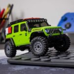 1-30 SCX30 Jeep Wrangler JLU 4X4 RTR Brushed Rock Crawler (Battery & Charger Included) Green - Image 4