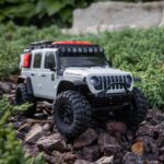1-30 SCX30 Jeep Wrangler JLU 4X4 RTR Brushed Rock Crawler (Battery & Charger Included) White - Image 5